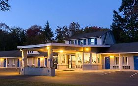 Pocono Night Lodge